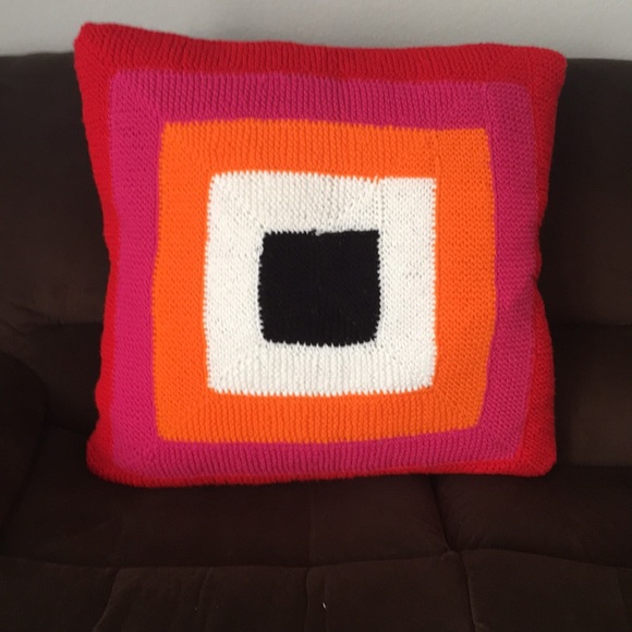 Knitted pillow cover with companion small pillow - Picture 4 of 10